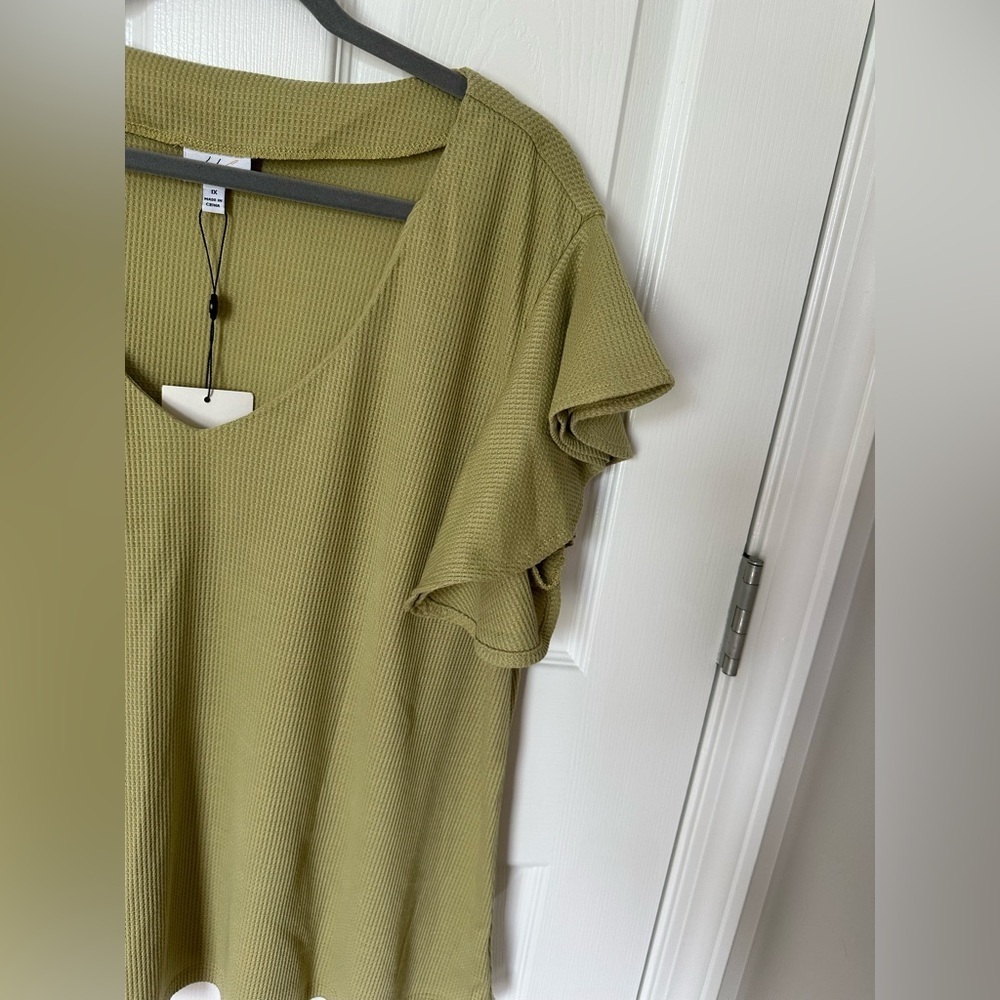 Green Flutter Sleeve Ruffled Blouse - Picture 8 of 9